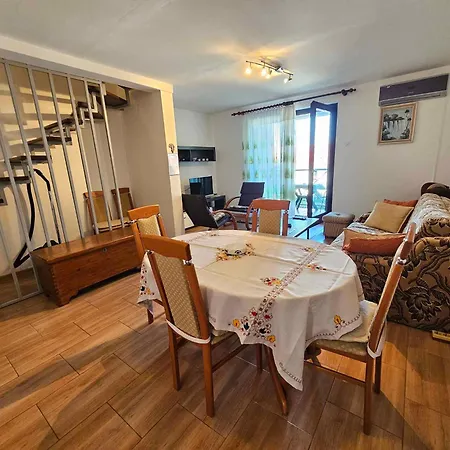 In 37983 Apartman *