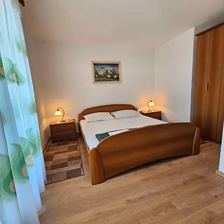 In 37983 Apartman *
